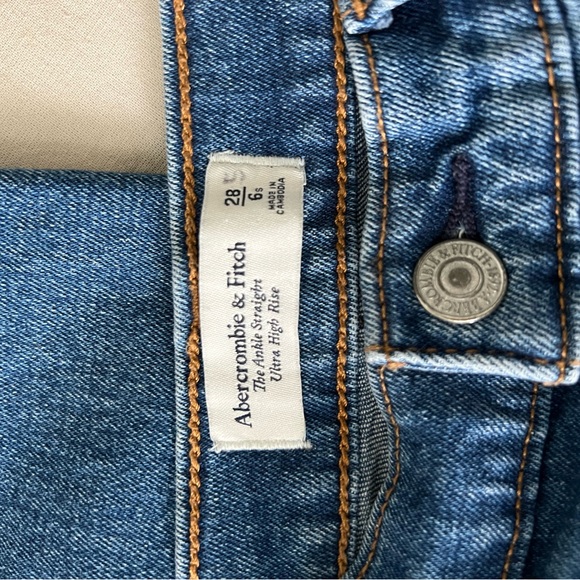 A&F the ultra high rise straight leg distressed denim - 28 - Picture 5 of 8